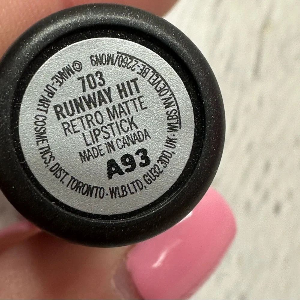 NIB MAC retro matte Lipstick color 703 runway hit